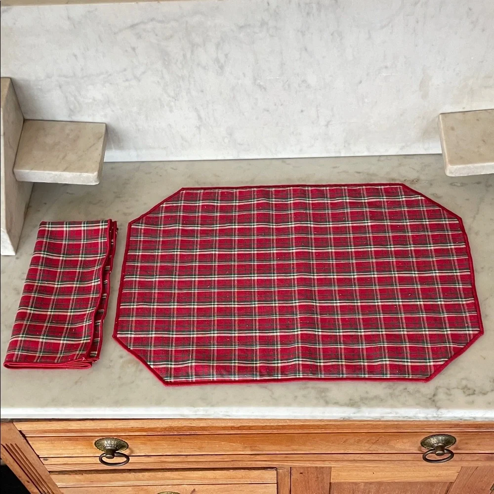 LONGABERGER Red and Green Plaid Tidings Table Linen Set Placemats Napkins 4 Each